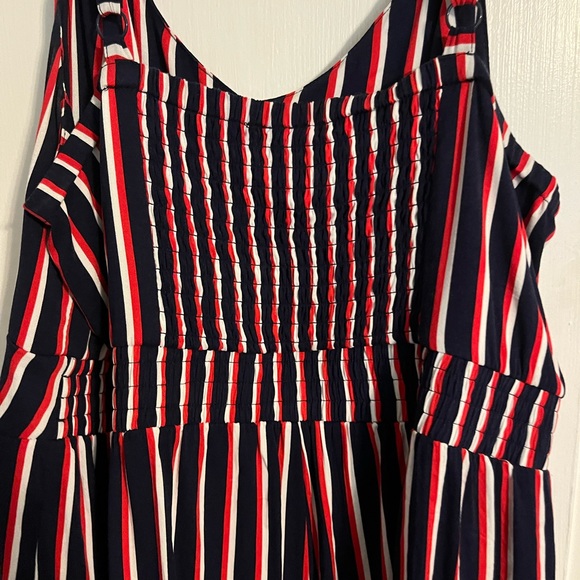 Torrid red, white, blue shorts jumper with pockets. Size 2 18-20 XXL - Picture 4 of 4